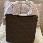 Michael Kors NWT Jet Set Travel Large Logo
Messenger Bag Photo 4