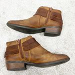 Clarks Size 6.5 Brown Tan Leather Zip Up Heeled Ankle Booties Photo 0