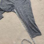 Nike Light Gray Printed Low Rise Elastic Pull On Cropped Athletic Leggings Photo 6