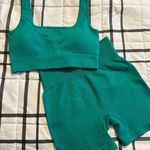 Amazon WOMENS GREEN/BLUE GYM OUTFIT SET MEDIUM BIKER SHORTS W/ SPORTS BRA SZ MD Photo 0