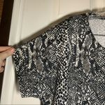 Cathy Daniels  Black/White Snake Print Short Sleeve Tee L Photo 3