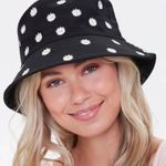 Alice + Olivia DAISY PRINT REVERSIBLE BUCKET HAT Photo 0