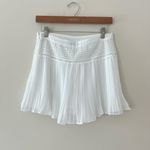 Ali & Jay  white flowy pleated mini shorts size small‎ Photo 5