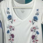 American Eagle size small embroidered white short sleeve V-neck T-shirt Photo 3