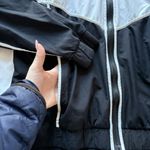 Nike  Womens Size Large Windbreaker Sportswear Windrunner Black White Hooded Photo 2