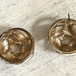 Cream and gold tone swirl post earrings Photo 5