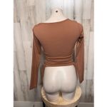 Brown Long Sleeve Ruched Side Top – Size M Size M Photo 6