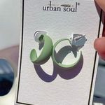 Urban soul earrings small open loop green lightweight Photo 0