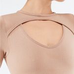 Fabletics Women’s Finely Cutout Seamless Bodysuit Ribbed Shortsleeve Desert XL Photo 2