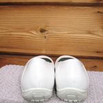 Womens White Slip Resistant Work Shoes Dress Flats White Size 8 Photo 5
