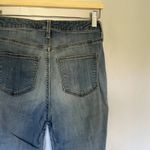 Universal Threads Universal Thread medium wash blue jeans women's size 28R cotton distressed Photo 7
