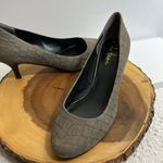 Cole Haan , Nike Air, Classy, light Brown Leather Basket Weave Pumps Size 8 1/2. Photo 3
