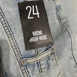 BDG High-Waisted Mom Jean NWT Size 24 - Ripped Light Wash Photo 6