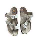 Maui Island  Womens White Flower Embellished Cork Footbed Sandals Sz 10W Photo 4