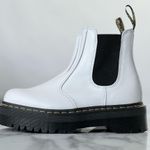 Dr. Martens 2976 Quad Smooth Leather Platform Chelsea Boots • Sz W9/M8 Photo 1