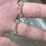 FLOWER BAND RINGS (2) gold color metal and rhinestone flowers size 8 Photo 6