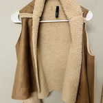 Elan Beige Sherpa Open Front Vest One Size Cozy Faux Suede Outerwear Like New Photo 0