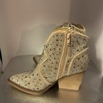 Very G Fashion boots size 6 1/2. Absolutely beautiful the boots have beautiful bling Photo 3