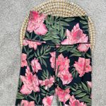 Beyond Yoga  Women’s Lux Print High Waisted Capri Legging in Protea Vine XS Photo 6