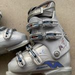 Nordica 10W Easy Move Skiing Ski Boots Women’s Sz 9/9.5 US Size Silver Gray Blue Photo 4