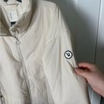 Vuori  Canyon Insulated Jacket in Bone XL Photo 3