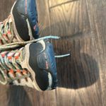 Columbia  women’s hiking outdoor shoes size 8 Photo 9