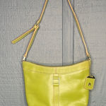 Chic Green Leather Shoulder Bag with Relaxed Design Photo 0