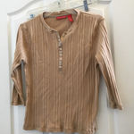 Gloria Vanderbilt FINAL MARKDOWN Ladies  top medium Photo 0