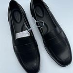 Old Navy Women's Low Heel Preppy Style Black Modern Penny Loafer Sz 7 Photo 0