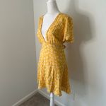 Lulus yellow & white floral short-sleeve mini dress size M Photo 3