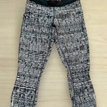 Nike Dri-Fit Women Legging Black White Geometric Elastic Waist crop size large Photo 0