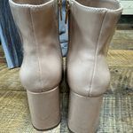 Jennifer Lopez  Camel Boots Photo 5