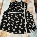 Sanctuary Smocked Neck Popover Sleeveless Top
Flower Illusion Size Medium Photo 8