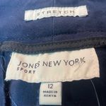 Jones New York  sport stretch womens Navy shorts size 12 Photo 3