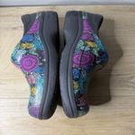 Crocs  Neria Pro II Clog Women Size 9 Paisley Floral Slip Resistant Work Shoe Photo 5