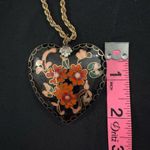 VINTAGE CLOISENNÉ HEART PENDANT BIG!!! ON GOLD TONE CHAIN. Excellent condition Black Photo 9