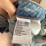 American Eagle  Tomgirl Light Wash Distressed High Rise Jean 6R Photo 5