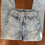 Gap  Light Wash Distressed Cigarette Jeans Size 6 Photo 2
