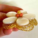 Vintage Mother of Pearl & Gold Tone Wire Flower Pin White Photo 1