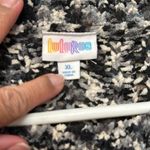 LuLaRoe Women's  Black Gray White Open Knit MARIAH Chenille Sweater Size XL EUC Photo 5