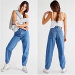 Levi's NWT Levi’s high loose taper jeans 33 medium wash Photo 2