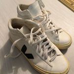 VEJA  Women’s Sneakers Photo 0