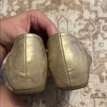 Baretraps  Women’s Gold Flats, Size 8.5 Photo 3