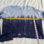 Me to We NWT  Cropped Long Sleeve Tie Dye Crew Neck Blue T Shirt Top Ombré XS Photo 3