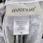 Avenue Black & White Geometric Floral Pattern Cropped Ankle Pants Size 16 Photo 2