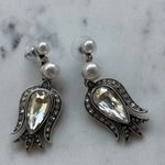 Oscar de la Renta NWOT Oscsr de la renta Elegant Silver and Pearl Drop Earrings Photo 5