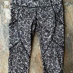 Lululemon  Outrun 17" Crop Mini Cinder Lace White Black / Black Size 4 Photo 0