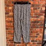 New Look  womens floral wide leg elastic waist pants black/white 1X Photo 4