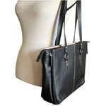 Buxion Genuine Black Pebbled Leather Laptop/Tablet Satchel Bag. Photo 3