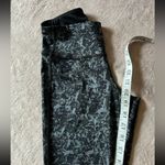 Athleta Women's Woodlandsâ Cropped Chaturanga Reversible Leggings Sz Xsmall Photo 7